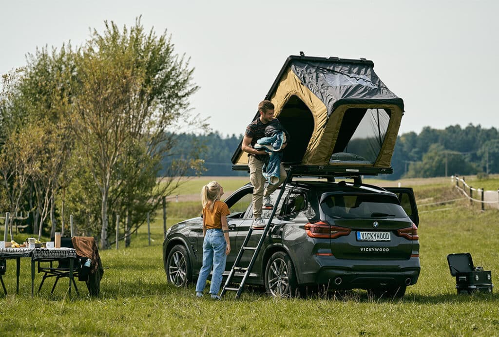 Camping mit E-Auto & Dachzelt: So klappt’s